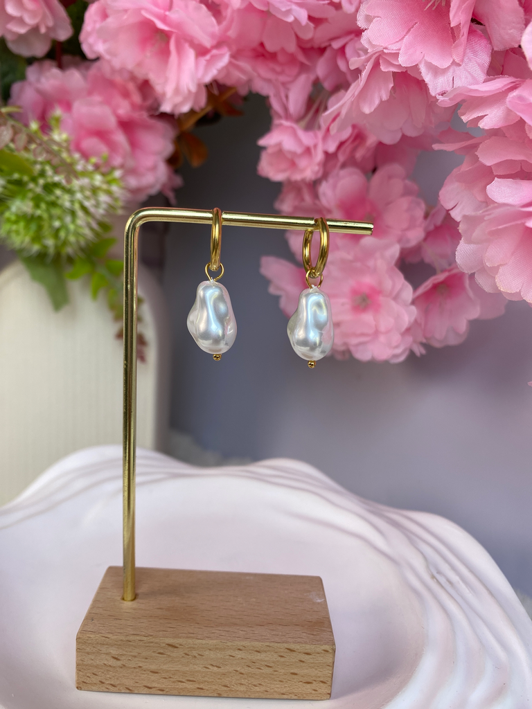 [A0067] Stainless Steel Type: Charm-Earring-Hoop Earrings
Color: Pvd 18k gold