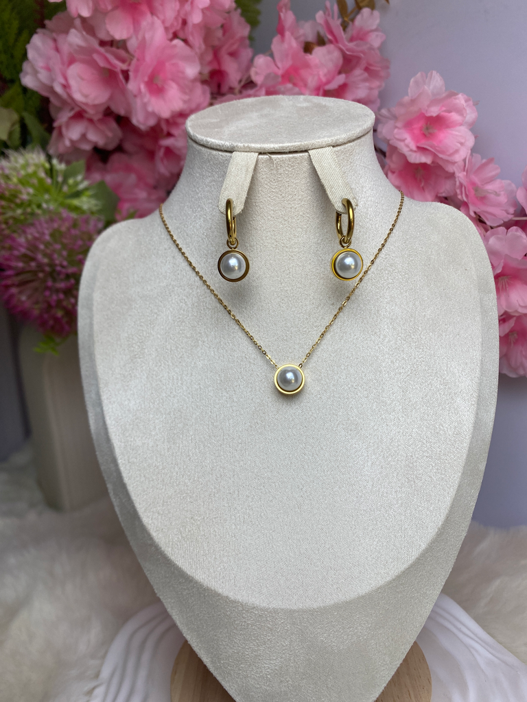 [A0100] Stainless Steel Type: Jewelry Set Color: 18k gold plated