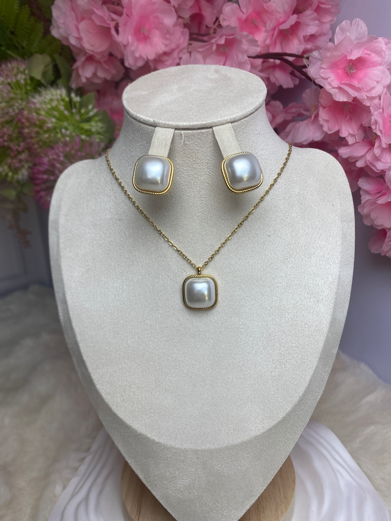 [A0102] Stainless Steel Type: Jewelry  Set Color: Pvd 18k gold